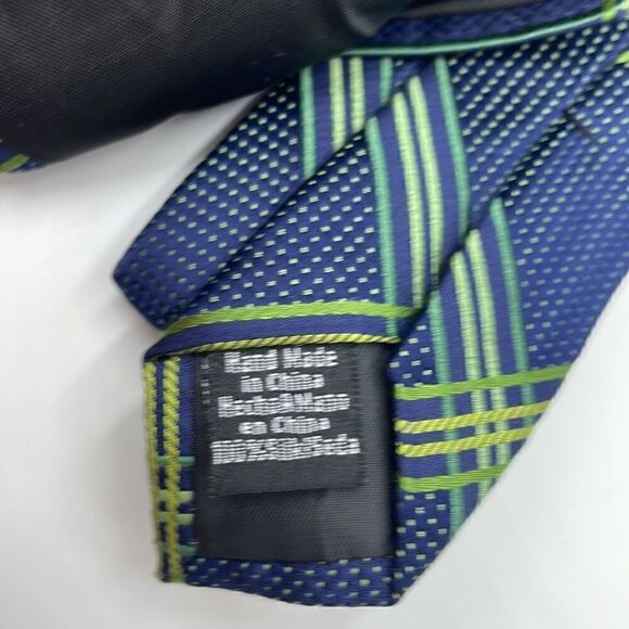 Navy blue and green 100% silk concepts by Claiborne necktie - Picture 3 of 5